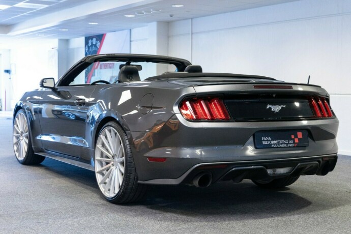 ford-mustang-bensin-2015-big-1