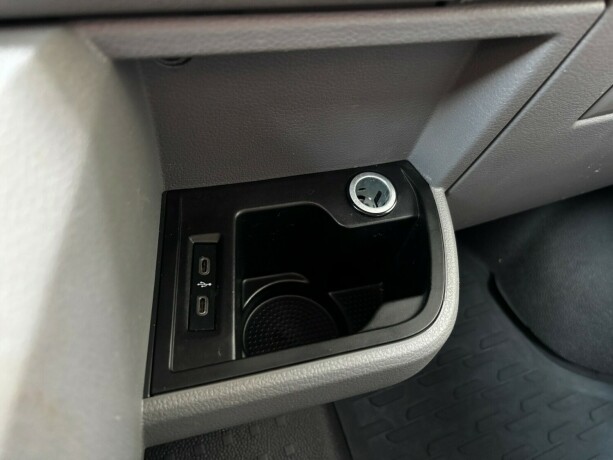 volkswagen-transporter-diesel-2021-big-21