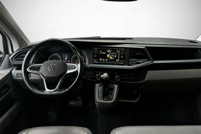 volkswagen-transporter-diesel-2021-big-11