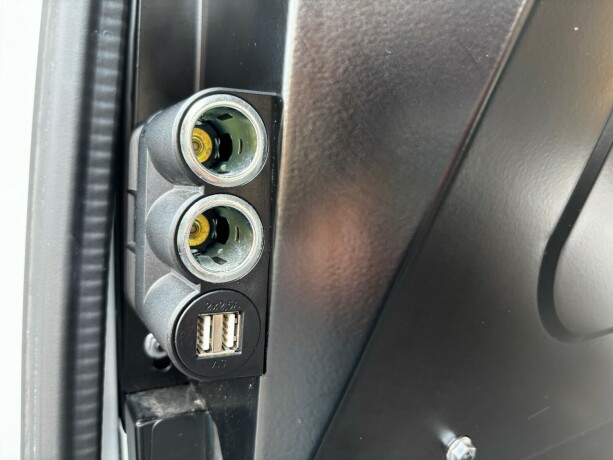 volkswagen-transporter-diesel-2021-big-19