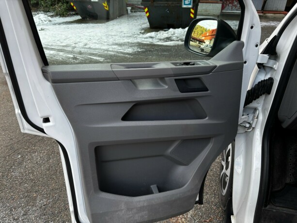 volkswagen-transporter-diesel-2021-big-16