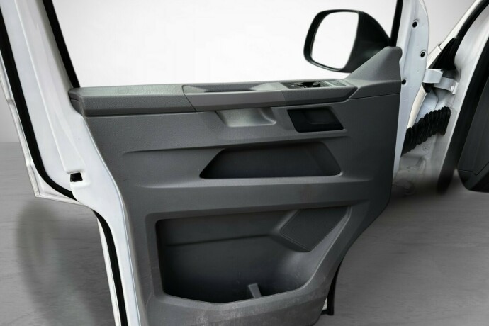 volkswagen-transporter-diesel-2021-big-15