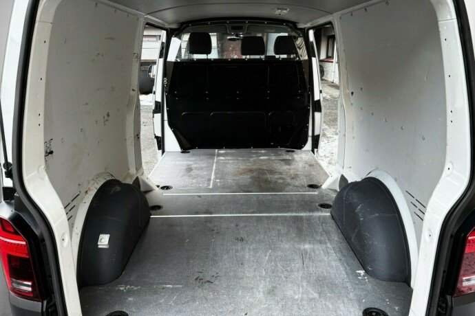 volkswagen-transporter-diesel-2021-big-28