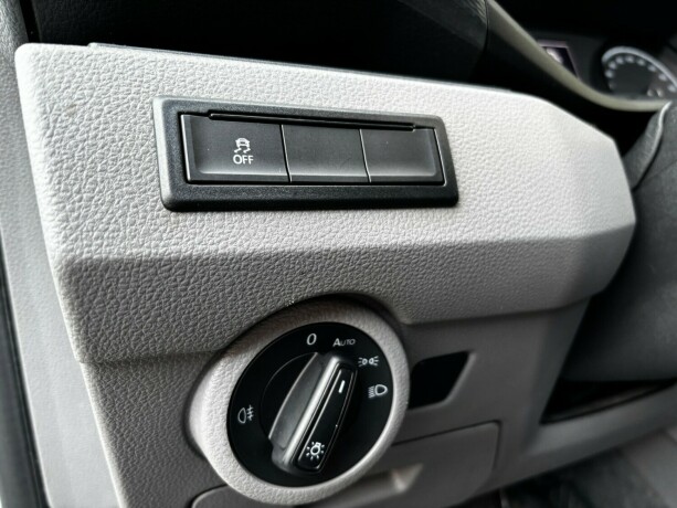 volkswagen-transporter-diesel-2021-big-22