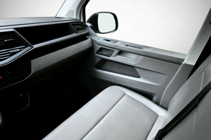 volkswagen-transporter-diesel-2021-big-10