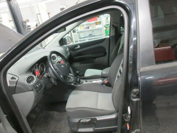 ford-focus-diesel-2010-big-8