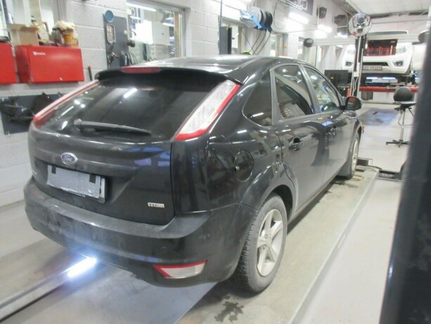 ford-focus-diesel-2010-big-4
