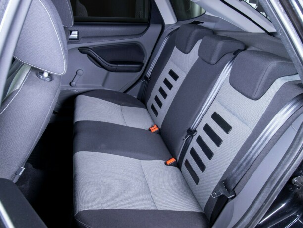 ford-focus-diesel-2010-big-38