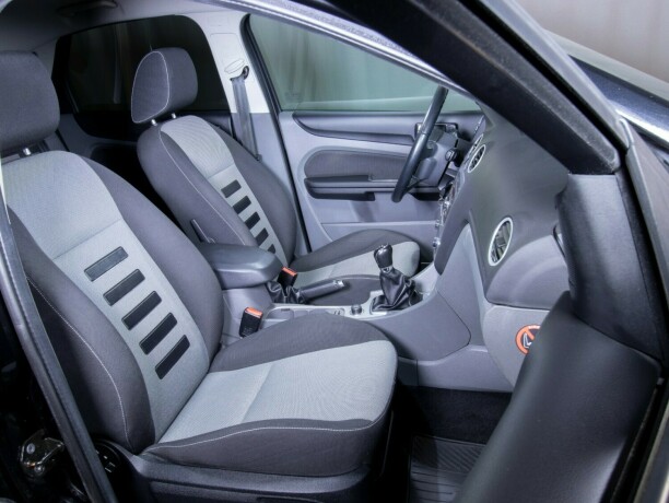 ford-focus-diesel-2010-big-42