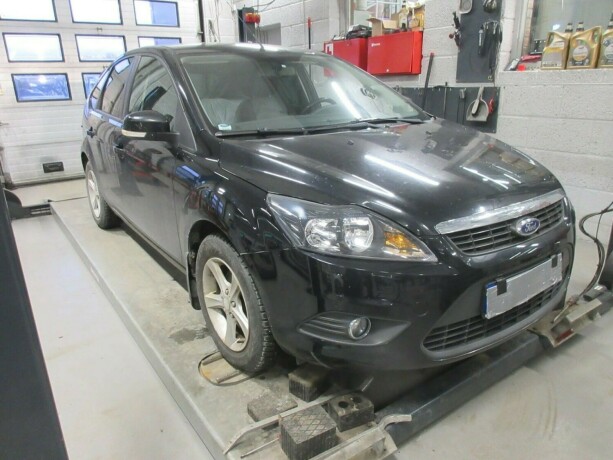 ford-focus-diesel-2010-big-2