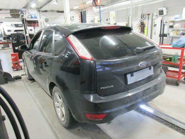 ford-focus-diesel-2010-big-6
