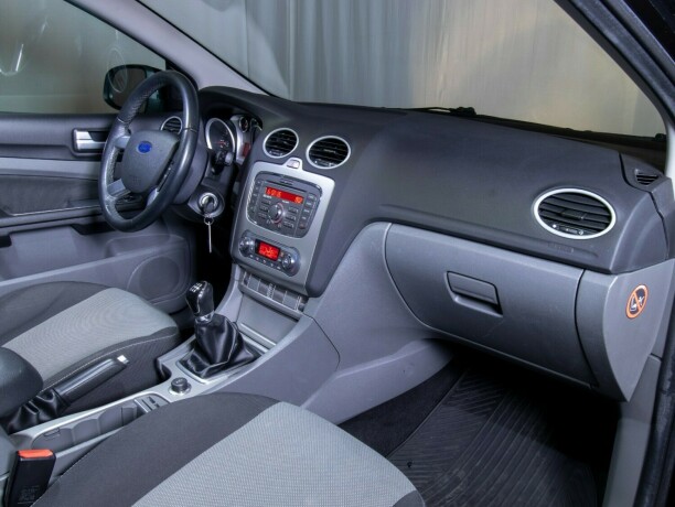 ford-focus-diesel-2010-big-40