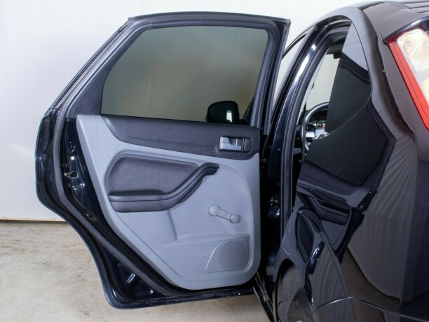 ford-focus-diesel-2010-big-18