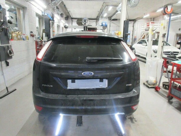 ford-focus-diesel-2010-big-5