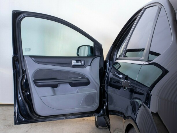 ford-focus-diesel-2010-big-19