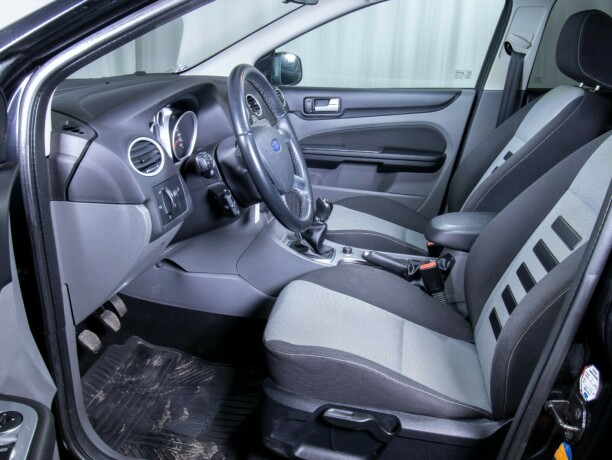 ford-focus-diesel-2010-big-36