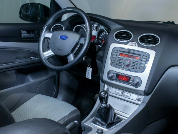 ford-focus-diesel-2010-big-17