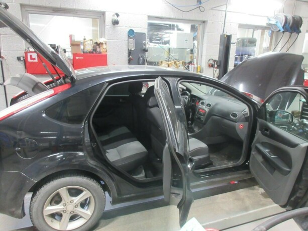 ford-focus-diesel-2010-big-14