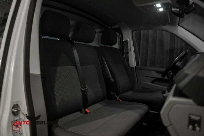 volkswagen-transporter-diesel-2021-big-17