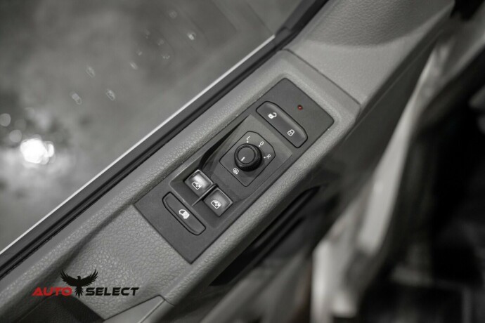 volkswagen-transporter-diesel-2021-big-19