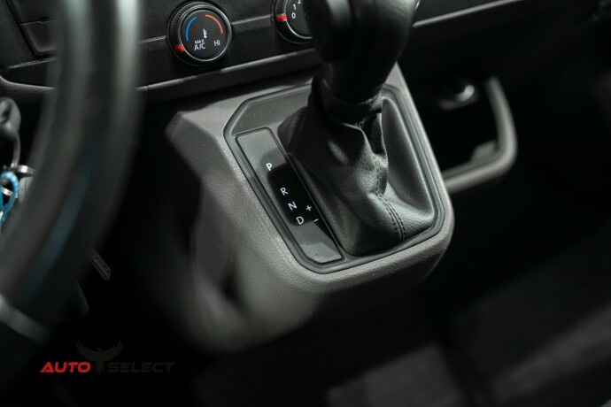 volkswagen-transporter-diesel-2021-big-26