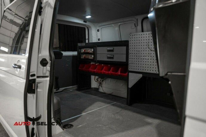 volkswagen-transporter-diesel-2021-big-13