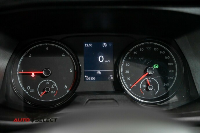 volkswagen-transporter-diesel-2021-big-24