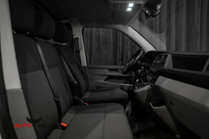 volkswagen-transporter-diesel-2021-big-16