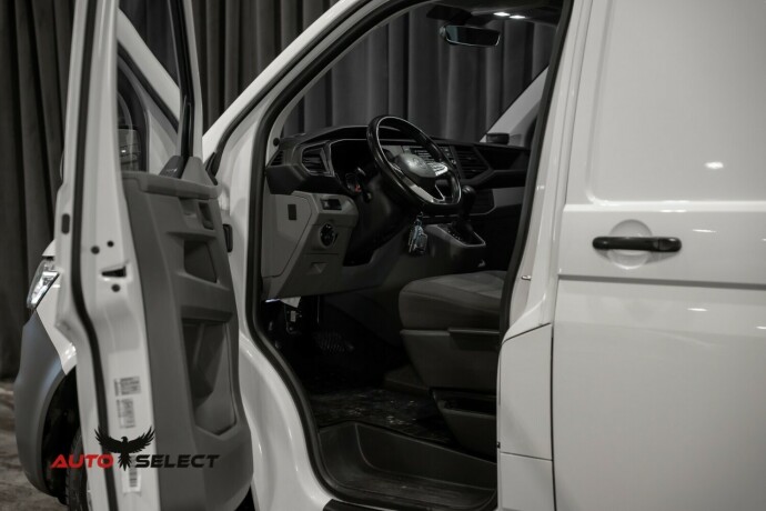 volkswagen-transporter-diesel-2021-big-18