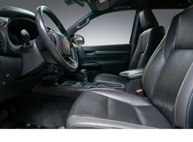 toyota-hilux-diesel-2021-big-15