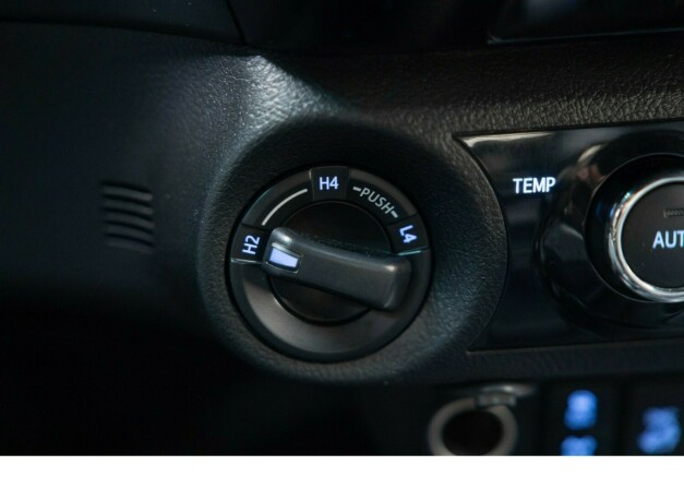 toyota-hilux-diesel-2021-big-27