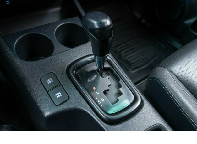 toyota-hilux-diesel-2021-big-26