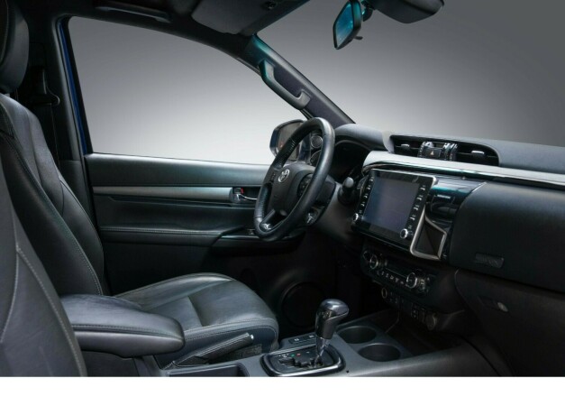 toyota-hilux-diesel-2021-big-17