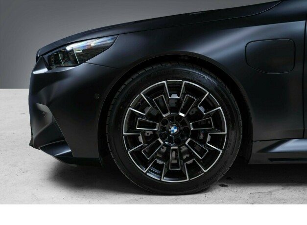 bmw-m5-elektrisitetbensin-2025-big-6