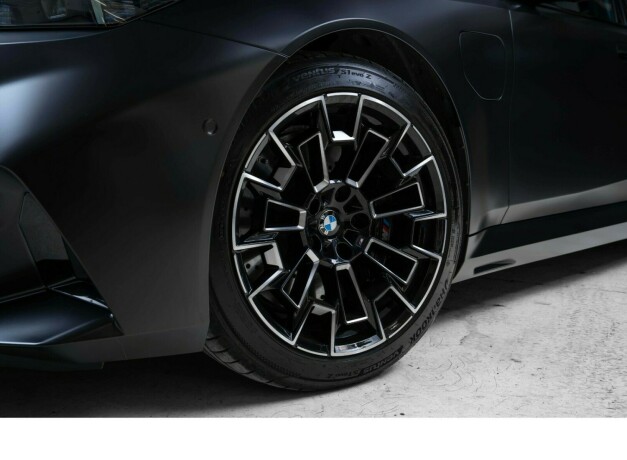 bmw-m5-elektrisitetbensin-2025-big-3