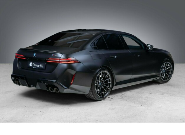 bmw-m5-elektrisitetbensin-2025-big-23