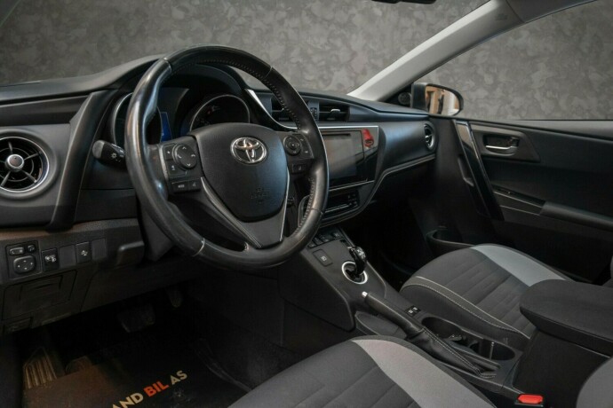 toyota-auris-elektrisitetbensin-2016-big-27