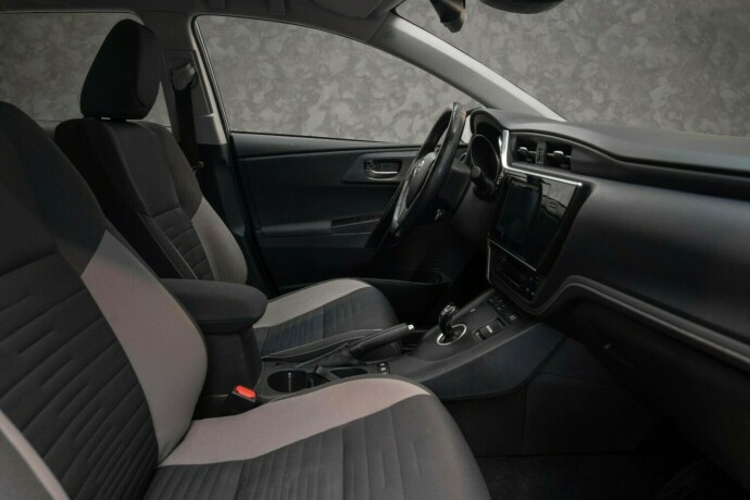 toyota-auris-elektrisitetbensin-2016-big-30