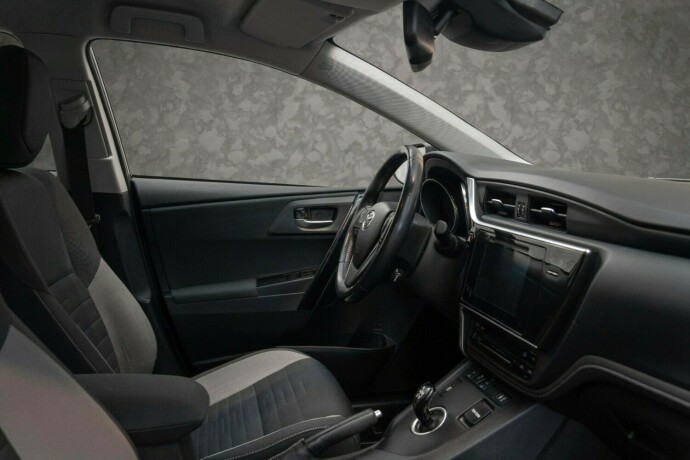 toyota-auris-elektrisitetbensin-2016-big-31