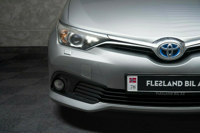 toyota-auris-elektrisitetbensin-2016-big-5