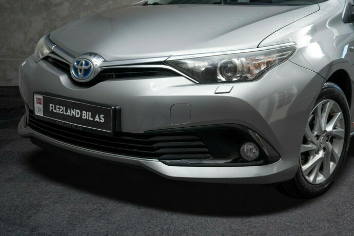toyota-auris-elektrisitetbensin-2016-big-2