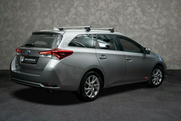 toyota-auris-elektrisitetbensin-2016-big-10