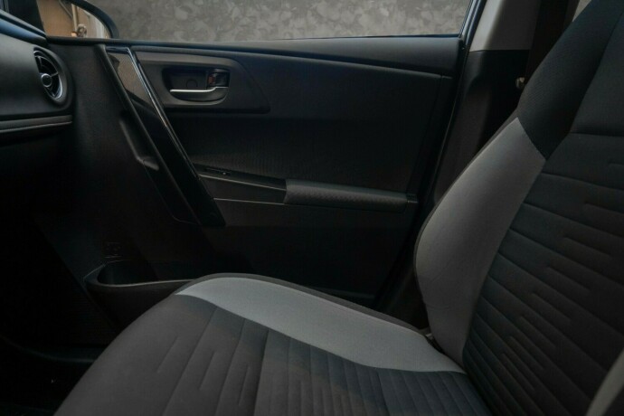 toyota-auris-elektrisitetbensin-2016-big-17