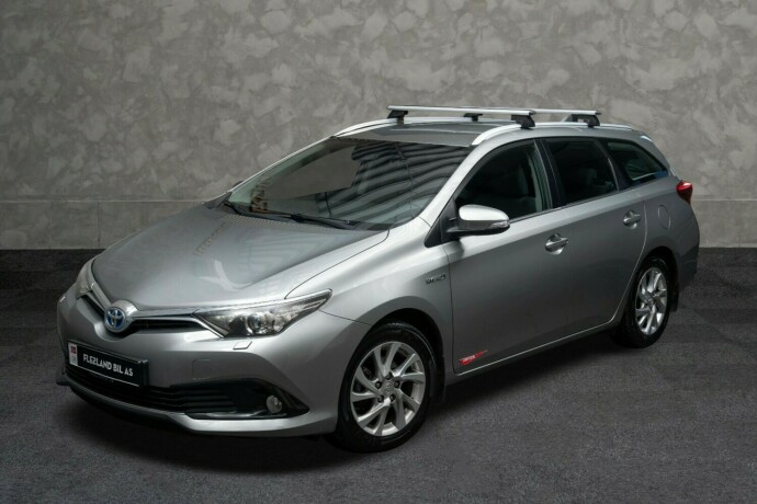 toyota-auris-elektrisitetbensin-2016-big-1