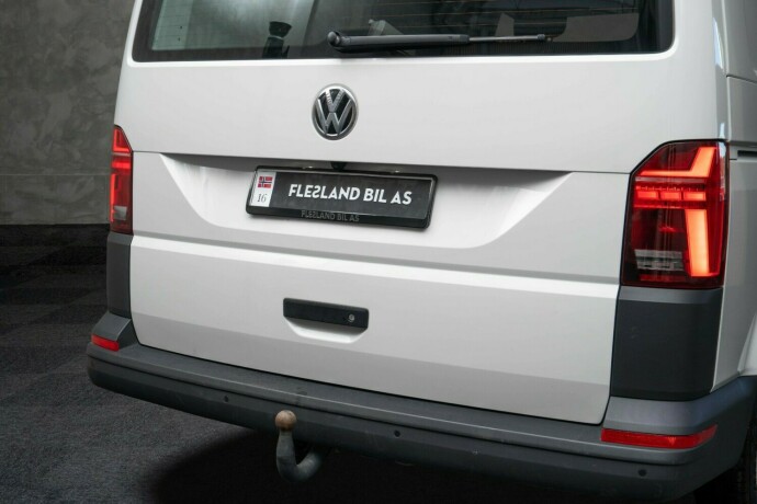 volkswagen-transporter-diesel-2023-big-9