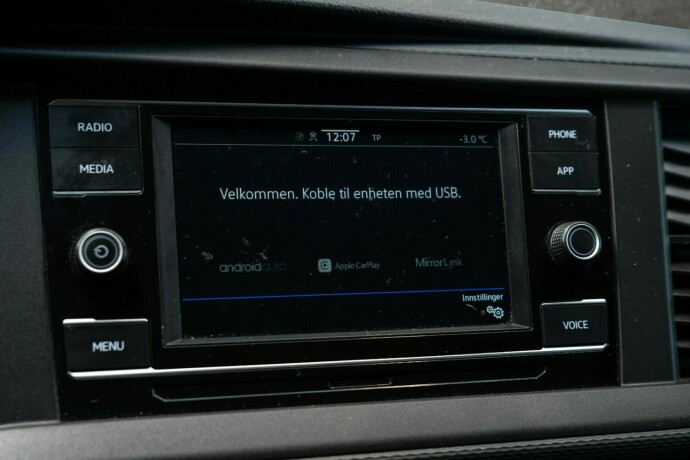 volkswagen-transporter-diesel-2023-big-24