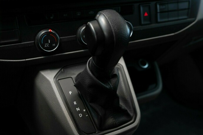 volkswagen-transporter-diesel-2023-big-21