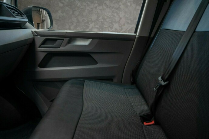 volkswagen-transporter-diesel-2023-big-20