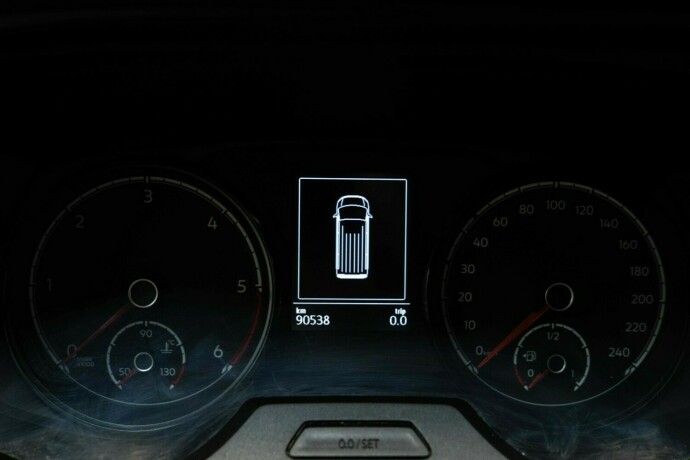 volkswagen-transporter-diesel-2023-big-15