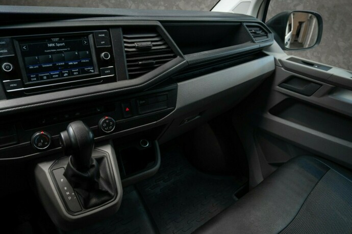 volkswagen-transporter-diesel-2023-big-19